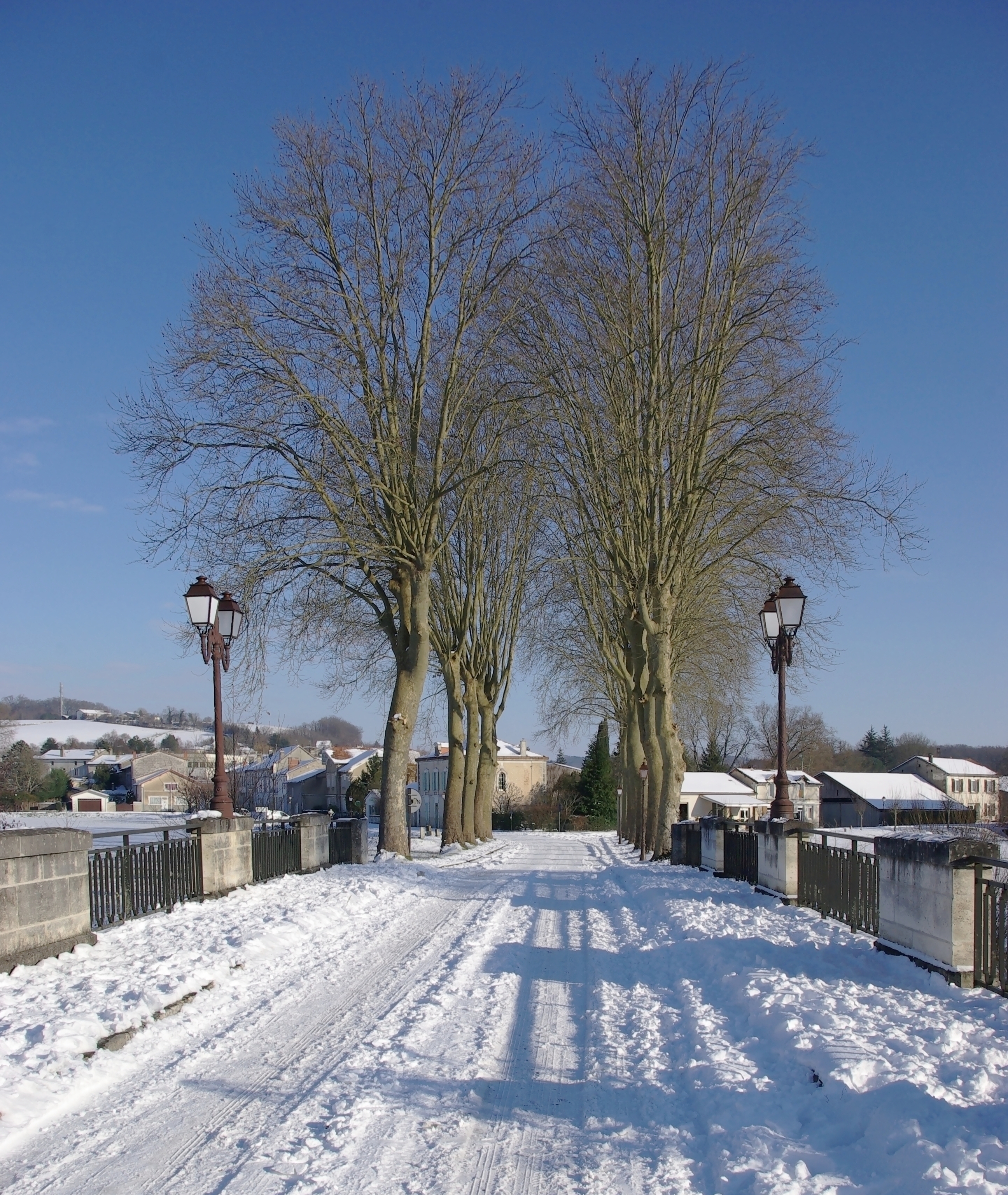 Montmoreau 16 Pont enneigé 2012