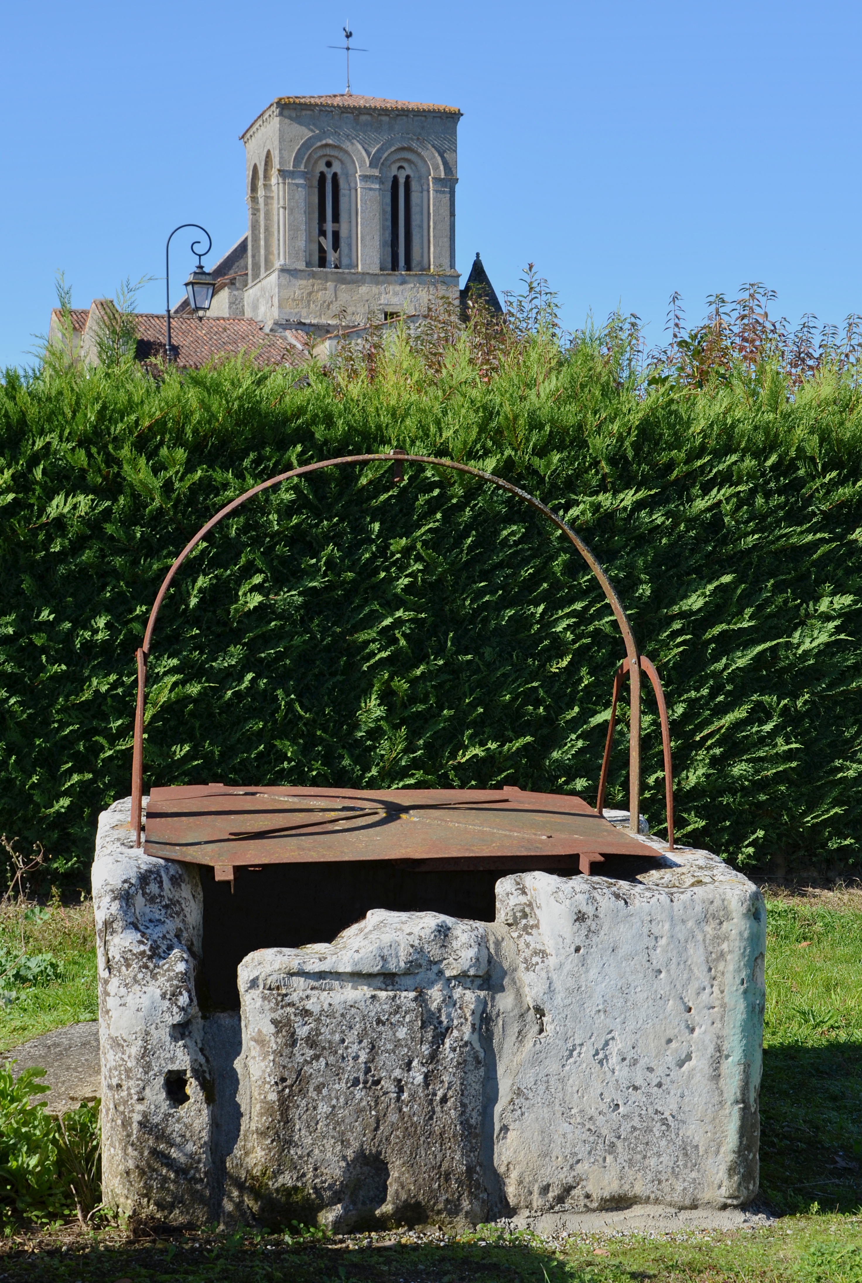 Montpellier-de-Médillan 17 Vieux puits 2014