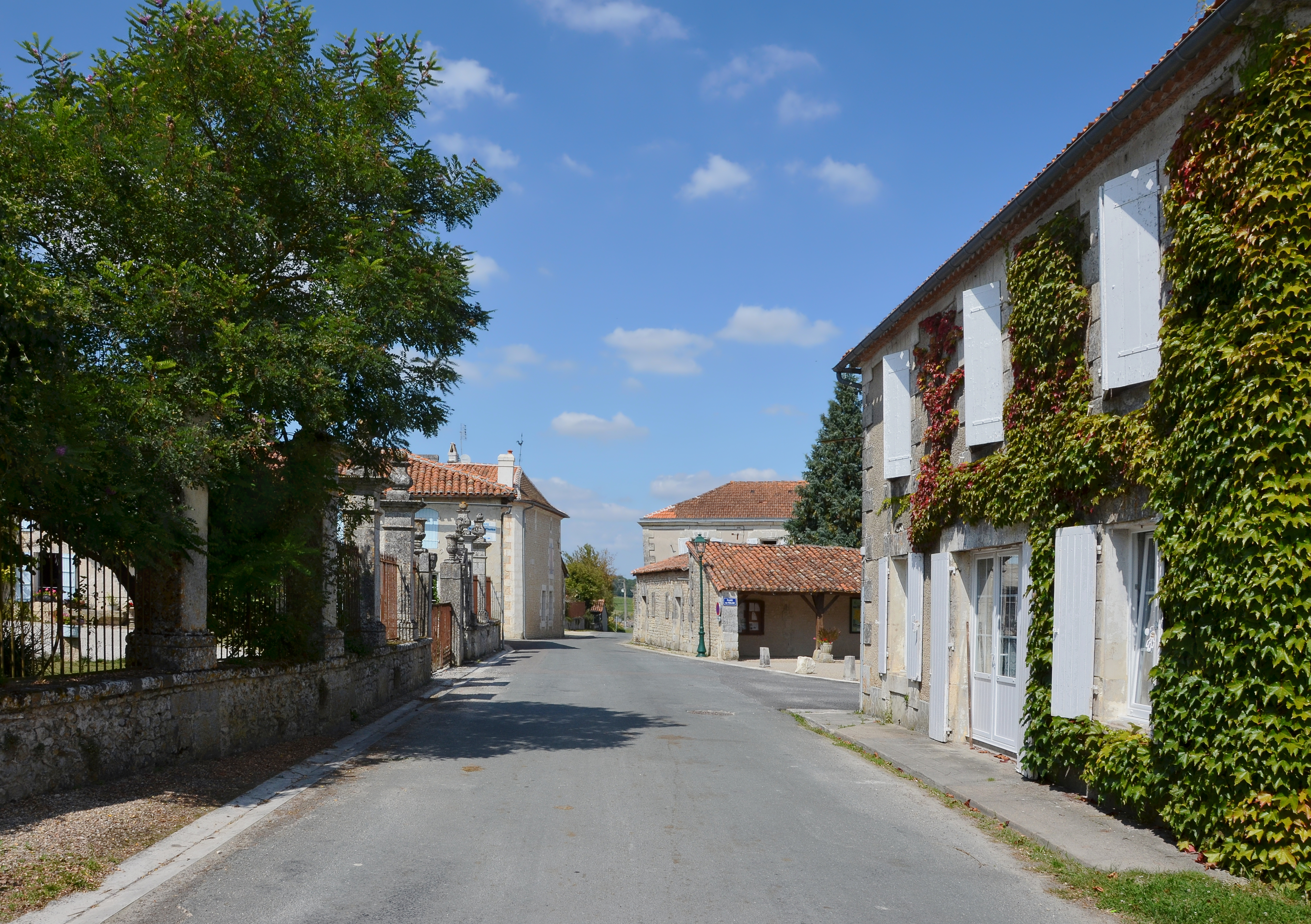 Nonac 16 Rue principale D124 2014