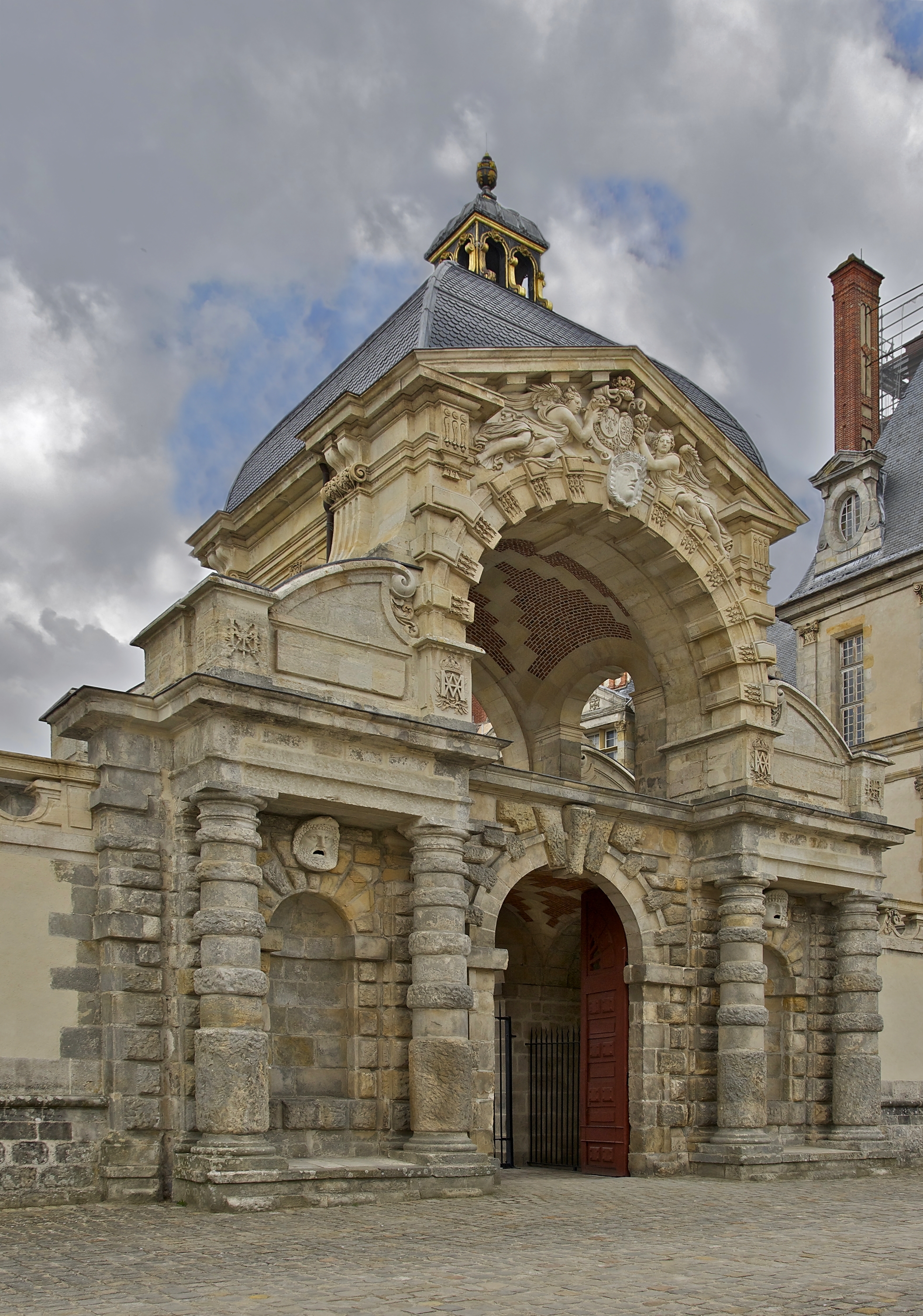 Porte Baptistère Fontainebleau Extérieur
