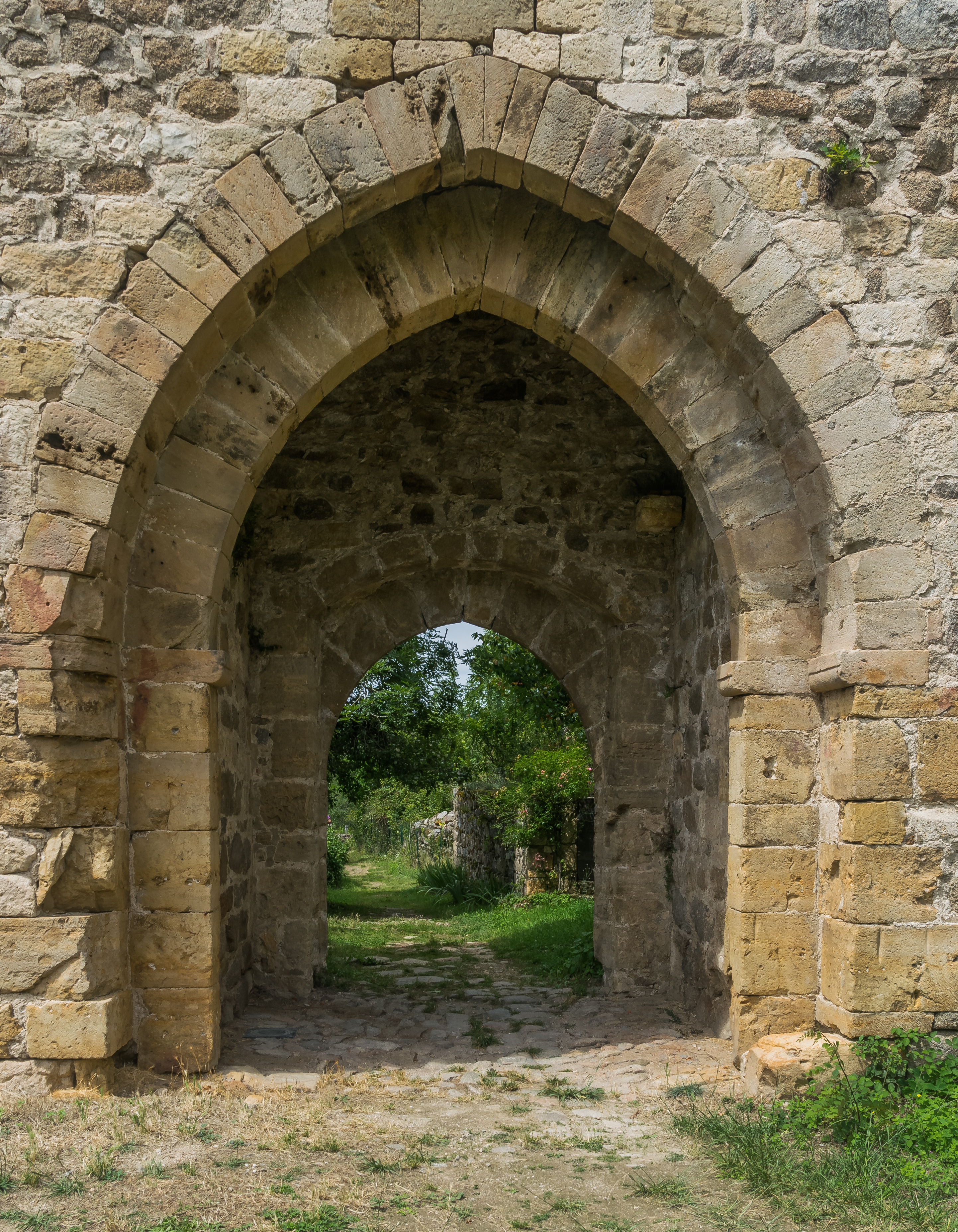Porte de la Barbacane in Peyrusse-le-Roc 06
