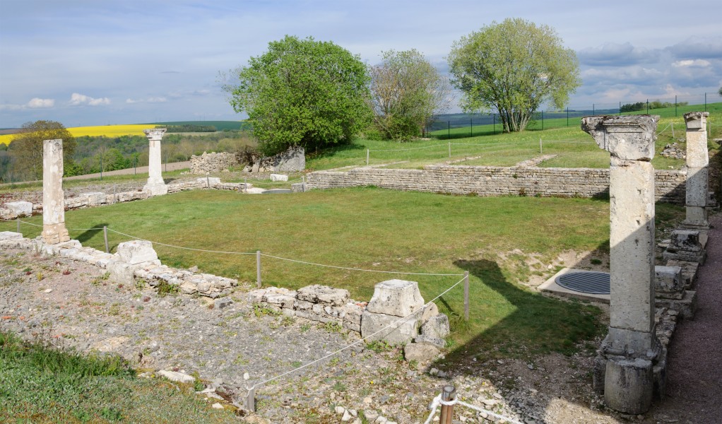 03 Alesia site archeologique monument Ucuetis