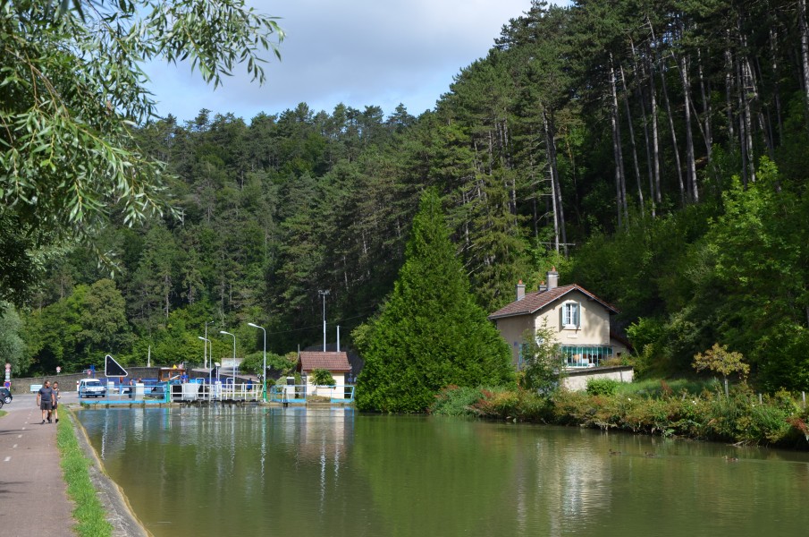 2012 août 0330 écluse Choignes canal Marne Saone