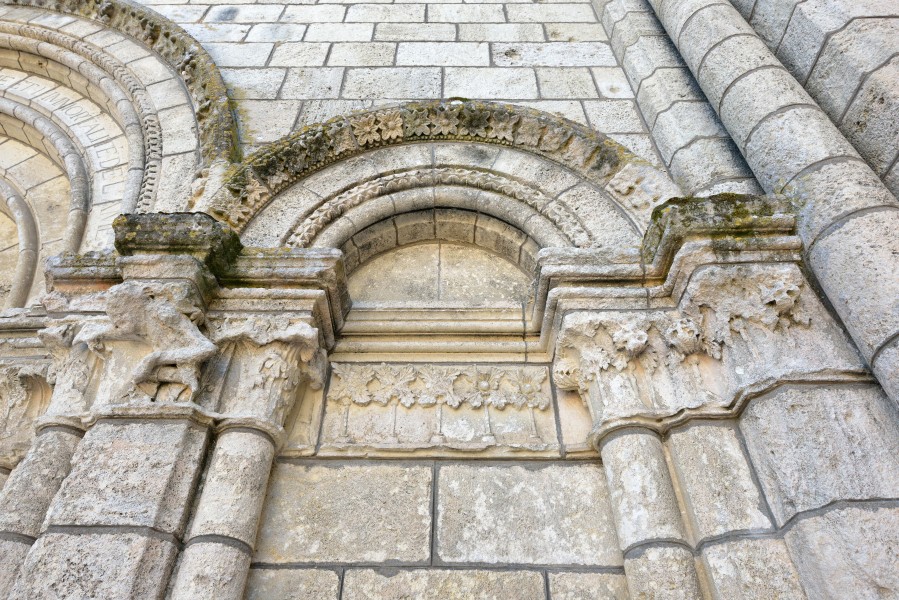 Abbaye Saint-Étienne Bassac èglise detail