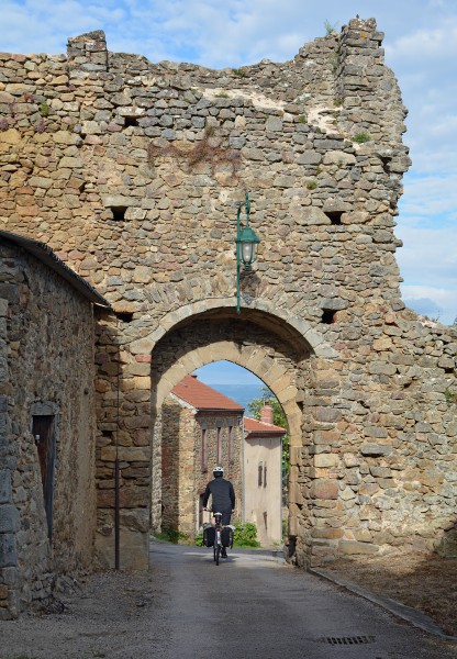 Ancienne-porte-du-village-de-Léotoing-DSC 2995