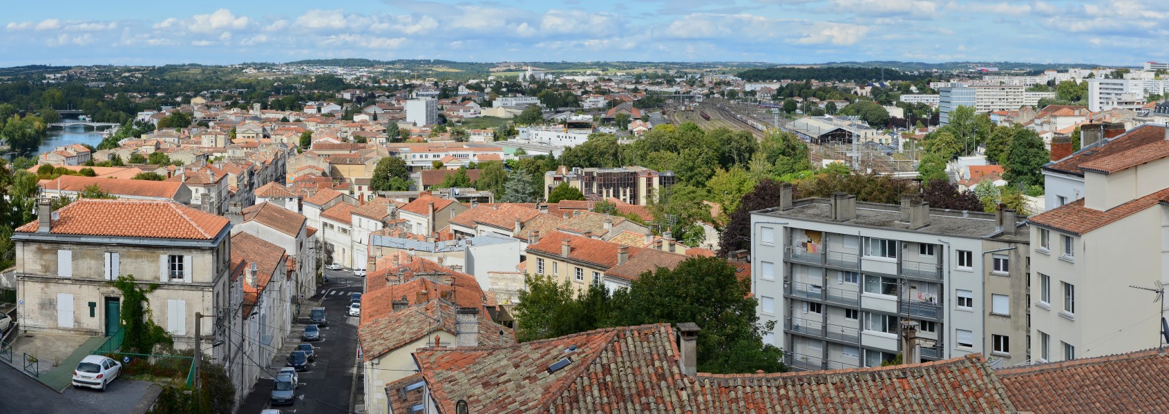 Angoulême 16 Vue du SW depuis bd Pasteur 2014