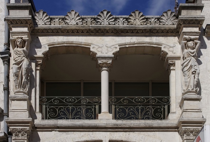 Angoulème Balcon&cariatides 2012
