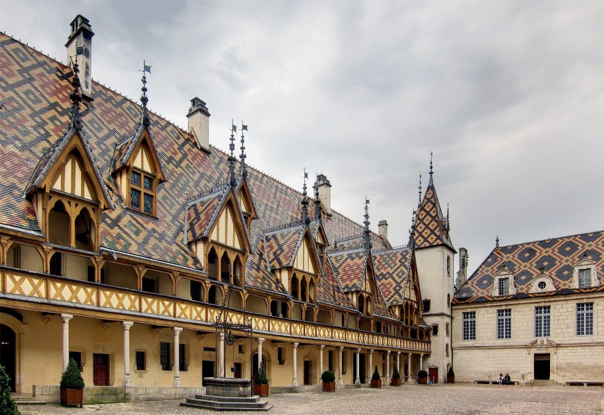 Beaune hospice cour ass 1