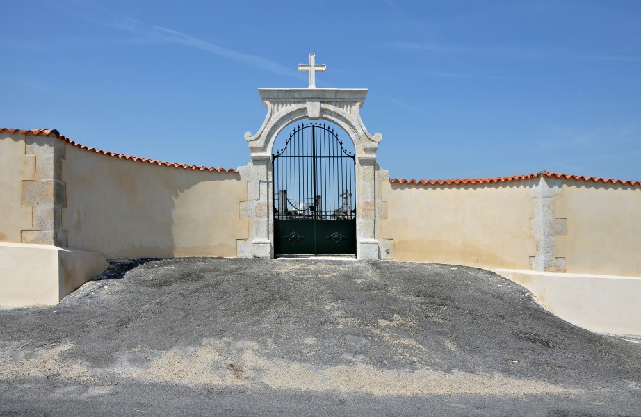 Berneuil 16 Entrée cimetière 2013