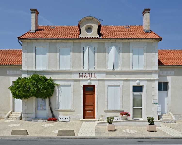 Berneuil 16 Mairie-école 2013
