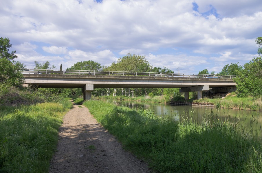 Bridge over Canal du Midi, Vias