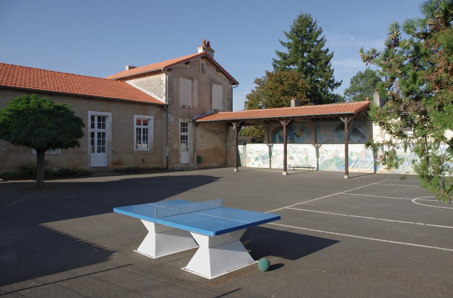 Brux 86 Cour d'école 2012