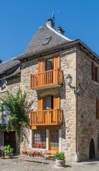 Building at Place de l'Eglise in Sainte-Eulalie-d'Olt 01