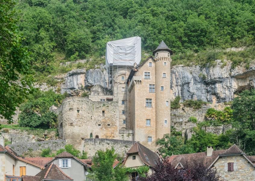 Castle of Larroque-Toirac 01