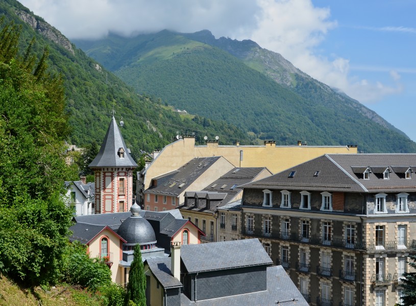 Cauterets 65 Toits&tourelle 2014b