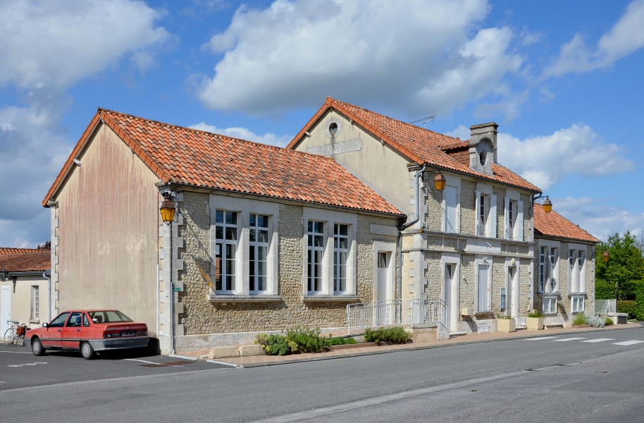 Challignac 16 Mairie-école 2014