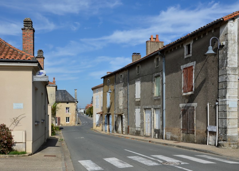 Champagné-St-Hilaire Rue D24 2014