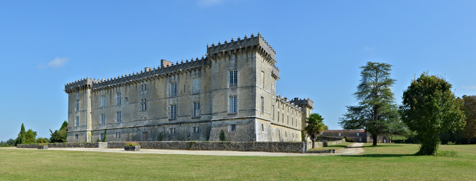 Cherves-Richemond 16 Château Chesnel vue W 2014
