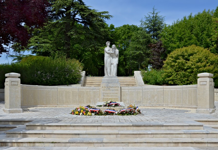 Cognac 16 Monument aux morts b 2014