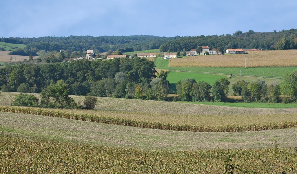 Courgeac 16 Village&collines vue est 2013