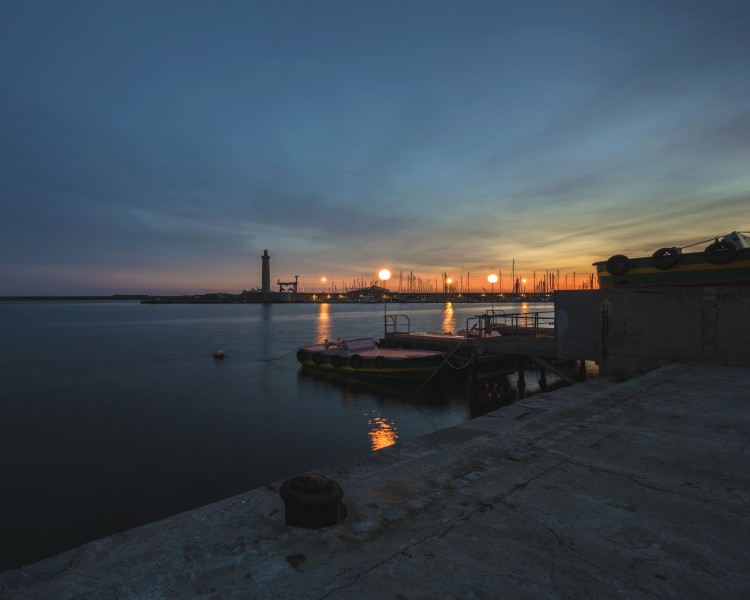 Dawn in the harbour of Sète