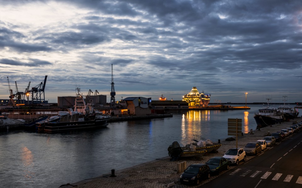 Dawn on the harbour of Sète cf01