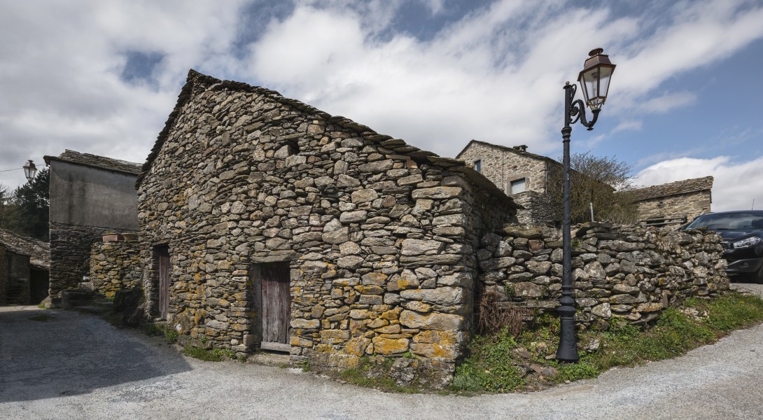 Douch hamlet, Rosis cf01