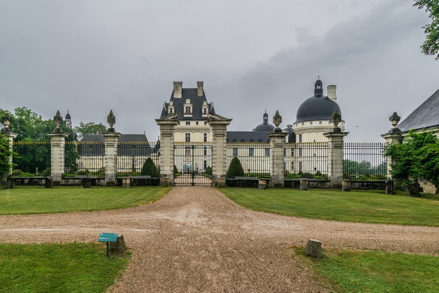Exterior of the Castle of Valencay 02