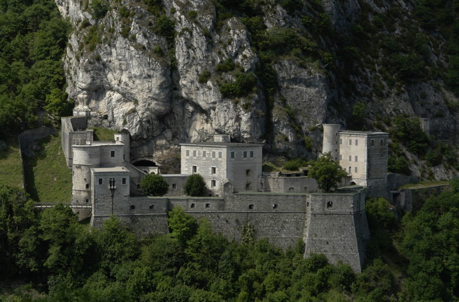 Fort l'Écluse, inférieur-retouché