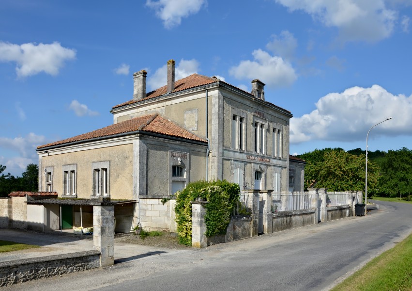 Fouquebrune 16 Mairie-école 2013