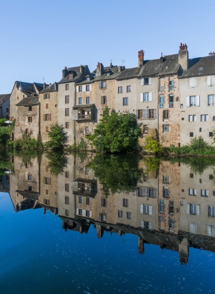 Frontage on the left bank of the Lot river in Espalion 02
