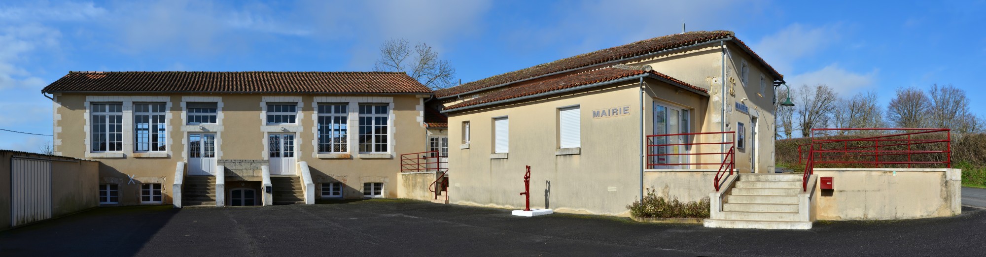 Genouillé 86 Mairie-école 2014