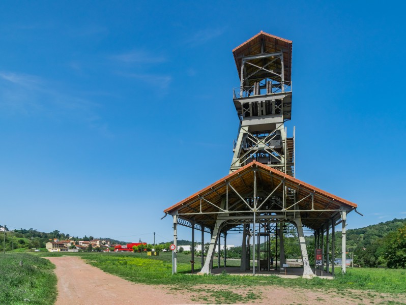 Headframe in former mine La Découverte 03