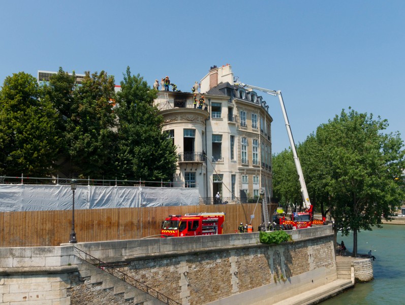 Incendie hôtel Lambert Paris 1