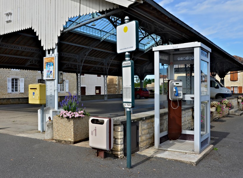 Joussé 86 Cabine téléphonique 2013