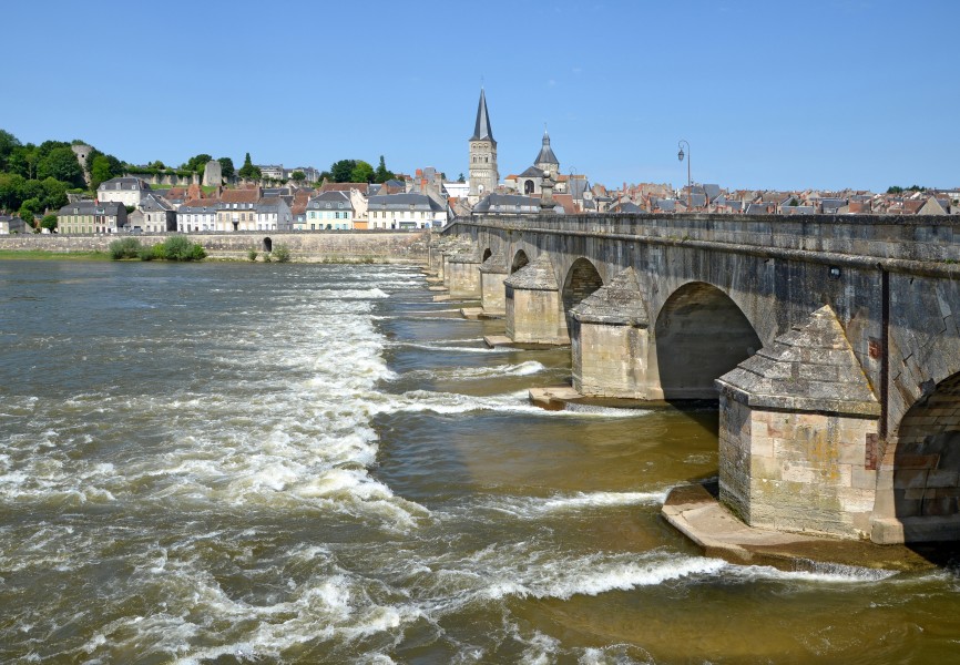 La-Loire-et-le-vieux-pont-de-la-Charité-sur-Loire-DSC 0260