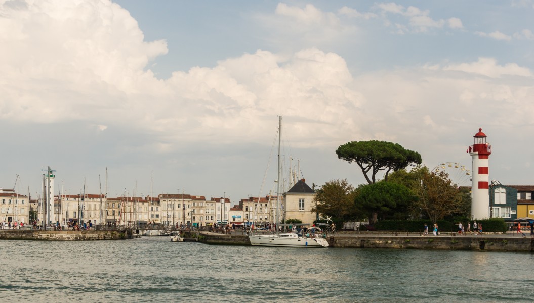 Lighthouses at work harbor La Rochelle