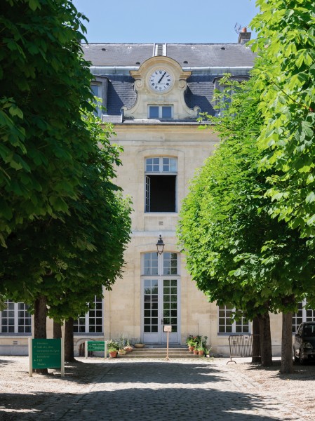 Lycee Michelet Vanves pavillon Mansart vu cour