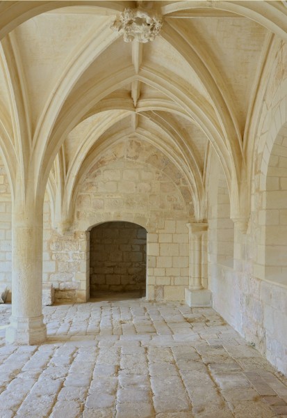Merpins 16 Abbaye de la Frenade porte salle capitulaire 2014