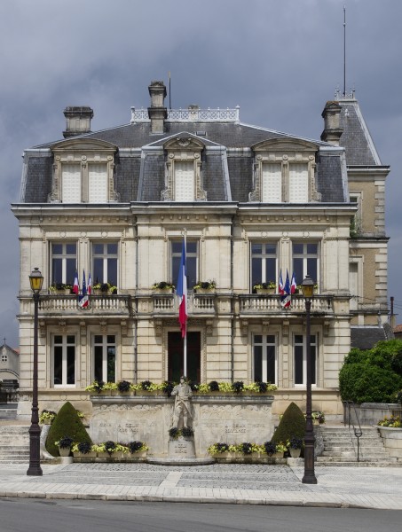 Montbron 16 Hôtel de ville 2012