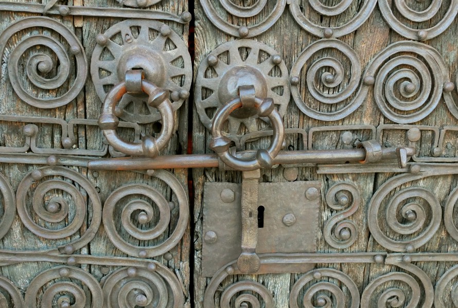 Montesquieu medieval lock