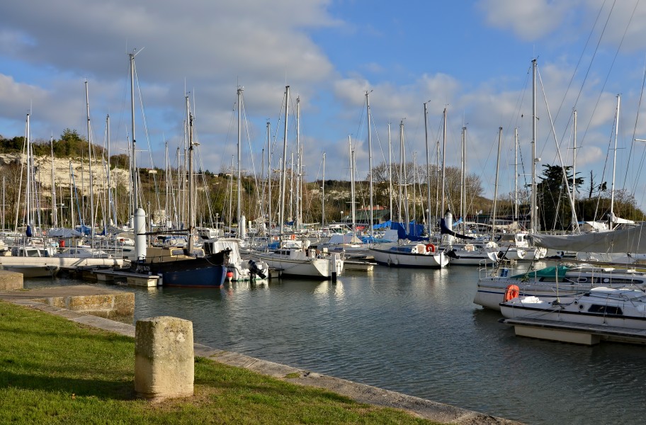 Mortagne-sur-Gironde 17 Port de plaisance&bollard 2013