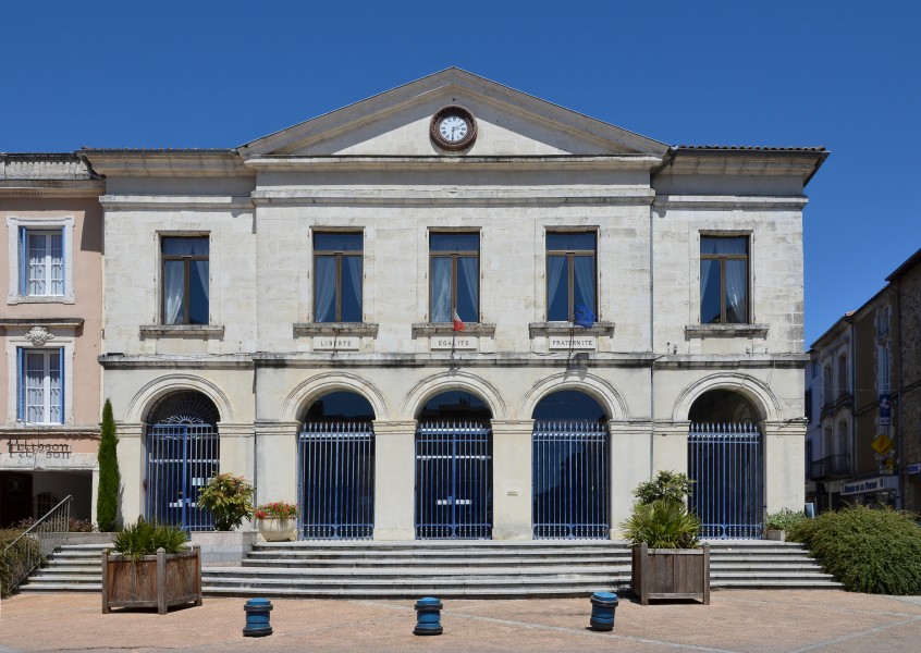 Nontron 24 Mairie façade 2014