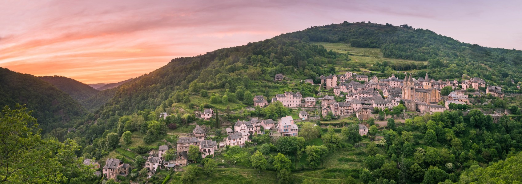 Panoramic sunset in Conques 02