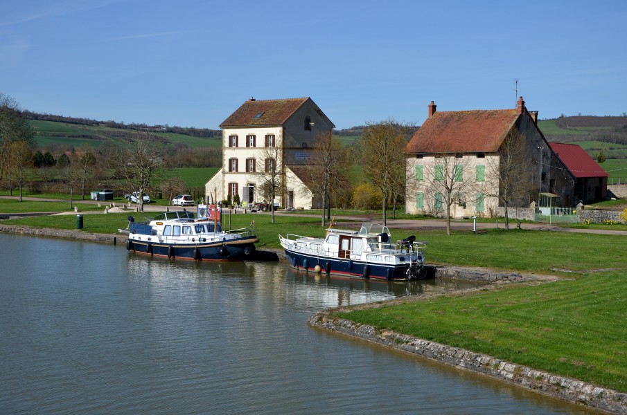 Pont-Royal sur le canal de Bourgogne DSC 0408