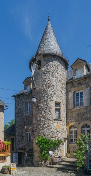 Renaissance hotel in Sainte-Eulalie-d'Olt 01