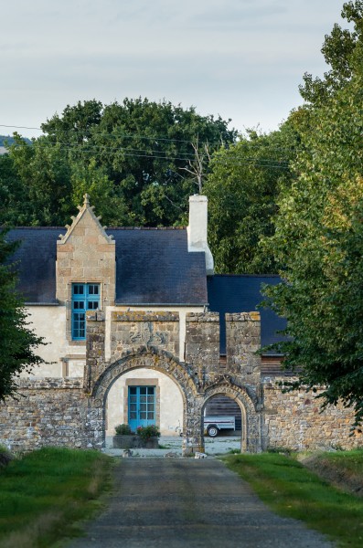 Restes du château de la Dobiais (Saint-Jean-sur-Couesnon, Ille-et-Vilaine, France)