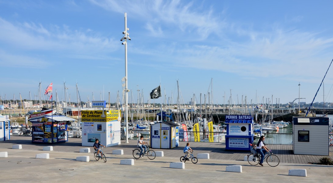 Royan 17 Cyclistes sur le port 2014