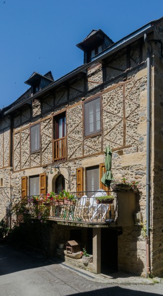 Rue de la Traverse in Sainte-Eulalie-d'Olt 04