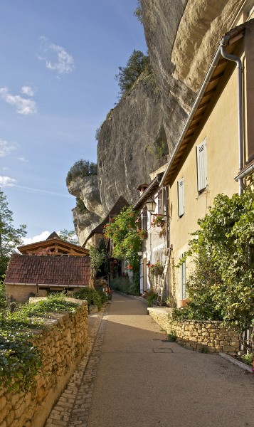 Rue Eyzies falaises